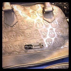 🎀 Betsey Johnson Grey Skull Bag 🎀