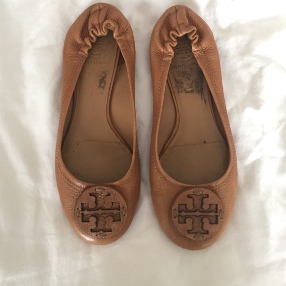 LIKE NEW Tory Burch tan flats!