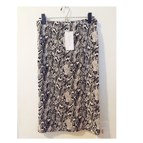 Snakeprint pencil skirt