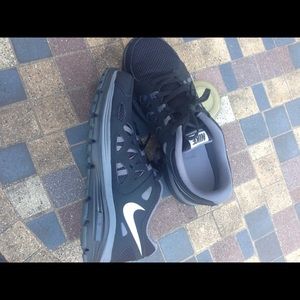 Nike dual fusion's running shoe