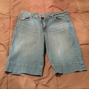 Levi's capris