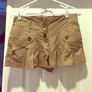 Super cute skort... Shorts but with look of skirt