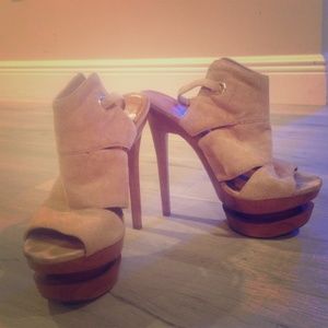 Jessica Simpson Nude/wood suede heels