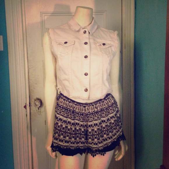 Light pink sleeveless denim jacket