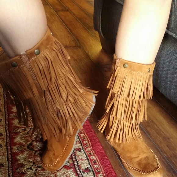 Mudd size 5 moccasin fringe boots
