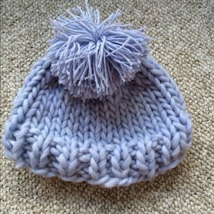 Hand-knitted hat with pouf