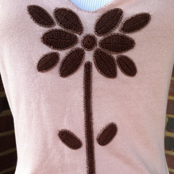 Max Studio Flower Top - Picture 2 of 3