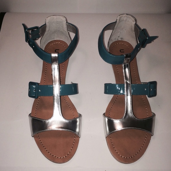 Sandals. Brand= Unisa.