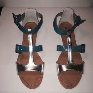Sandals. Brand= Unisa.