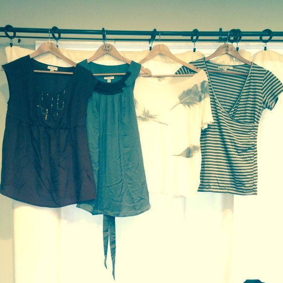 Lot of 4 maternity shirts & hoodie for sonny