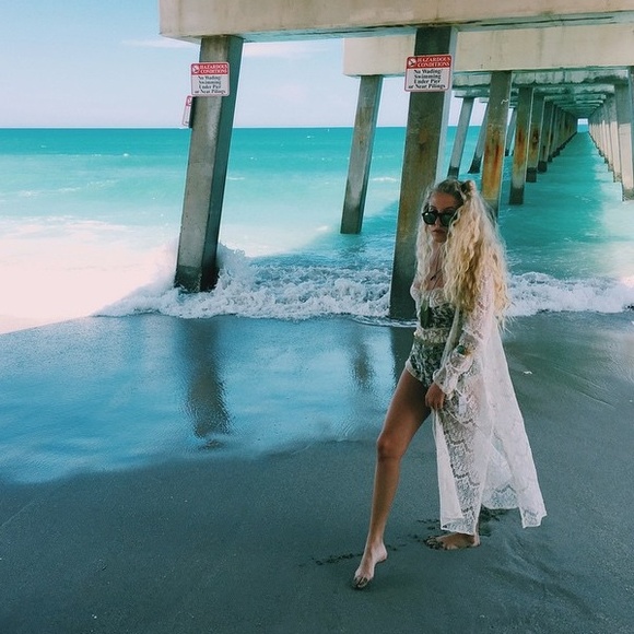 SOLD NWOT LF Lace kimono - Picture 2 of 4