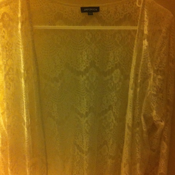 SOLD NWOT LF Lace kimono - Picture 3 of 4