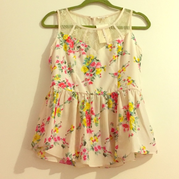 NWt Floral lace peplum!! - Picture 1 of 4