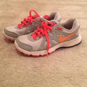 Nike Revolution 2 sneakers