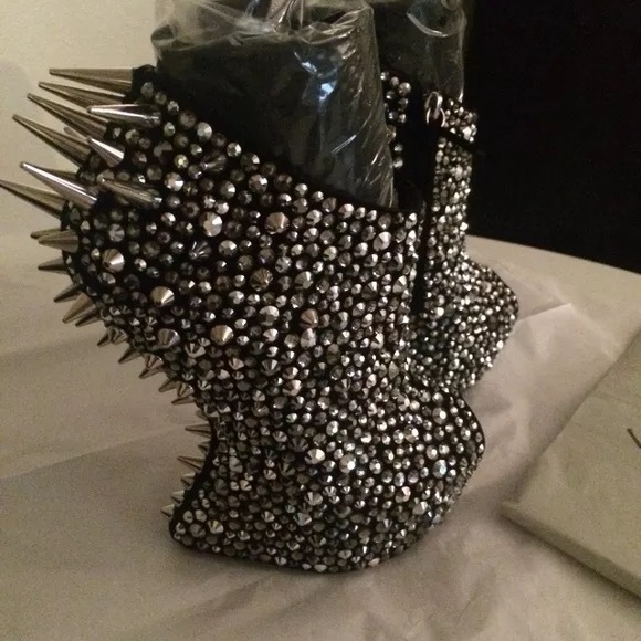 Giuseppe Zanotti spike embellished Boots sz 8.5