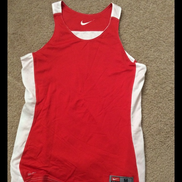❤️Nike red and white active top❤️