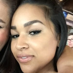 Meet your Posher, Celeste