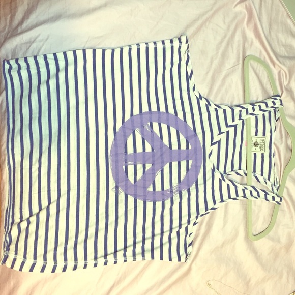 Peace sign tank