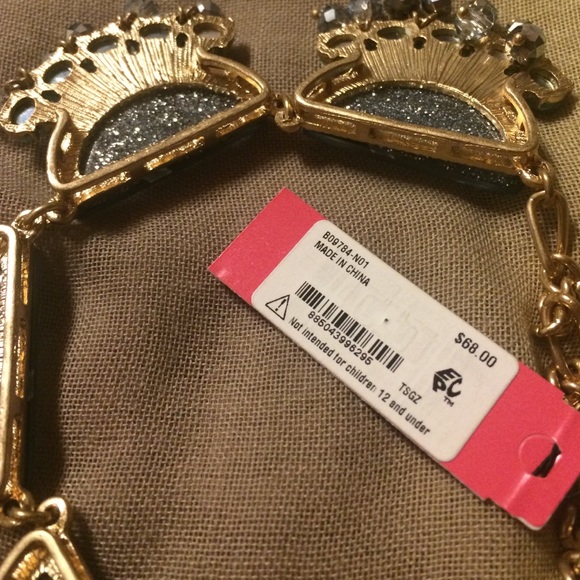 ✨SALE✨ Betsey Johnson necklace - Picture 2 of 4