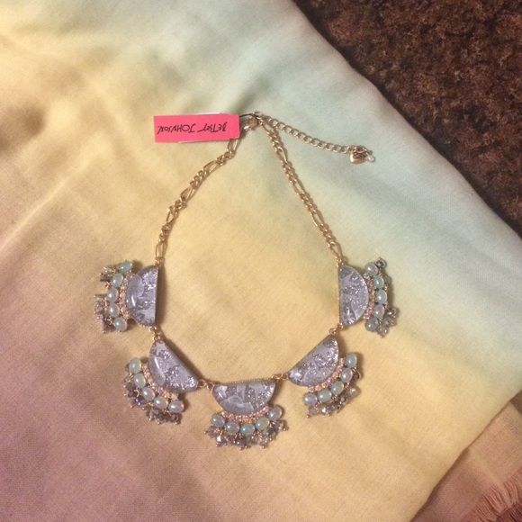 ✨SALE✨ Betsey Johnson necklace - Picture 3 of 4