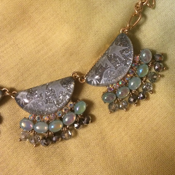 ✨SALE✨ Betsey Johnson necklace - Picture 4 of 4