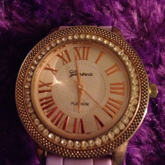 Purple watch - Picture 4 of 4