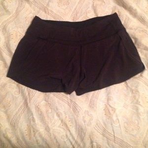 Lululemon run times black size 6. Worn 2x-