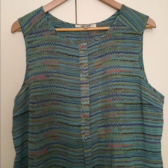 ❗️SOLD❗️Green Top - Picture 2 of 4