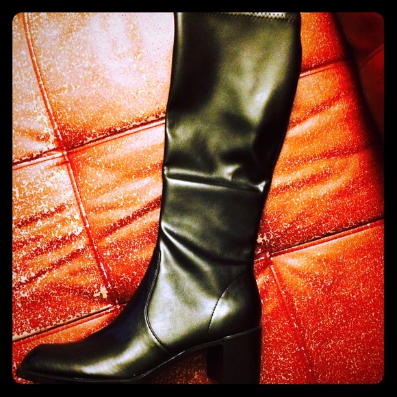 Chic knee high black boots