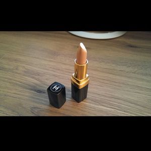Chanel Corrective Concealer: Medium