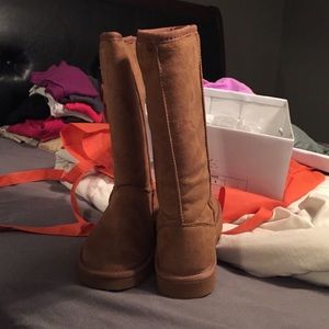 Adi designs size 6 camel boots