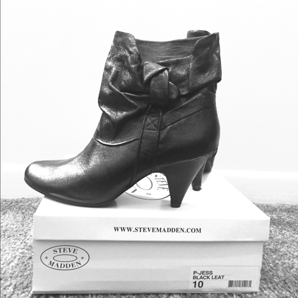 LIKE NEW Steve Madden black Leather Booties