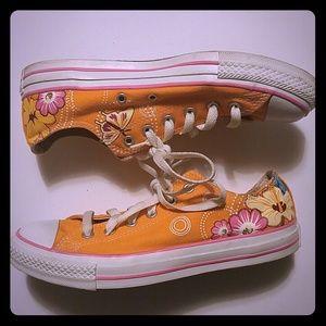 Tennis shoes
