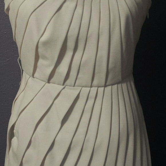 DONATED-White Dress - Picture 3 of 3