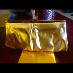 Gold clutch 🍸
