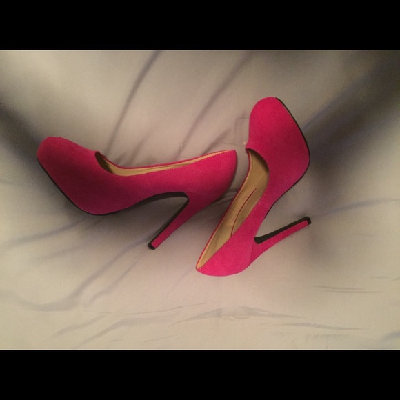 Shoedazzle hot pink pump