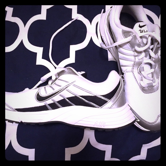 ⭕️⭕️⭕️SOLD⭕️⭕️⭕️Nike tennis shoes