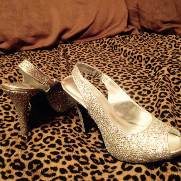 Silver high heels - Picture 2 of 3