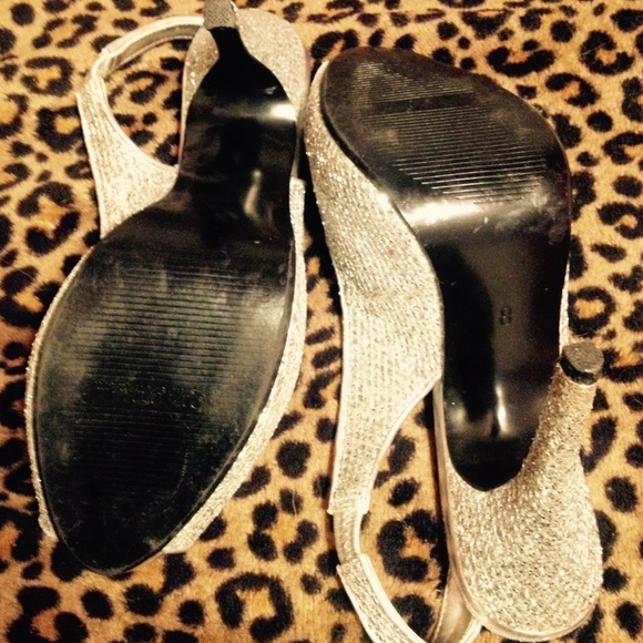 Silver high heels - Picture 3 of 3