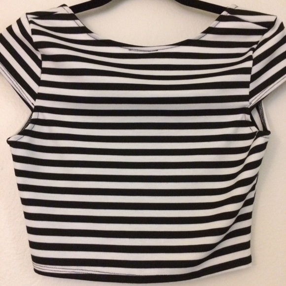 Zip-up Crop Top - Picture 2 of 2