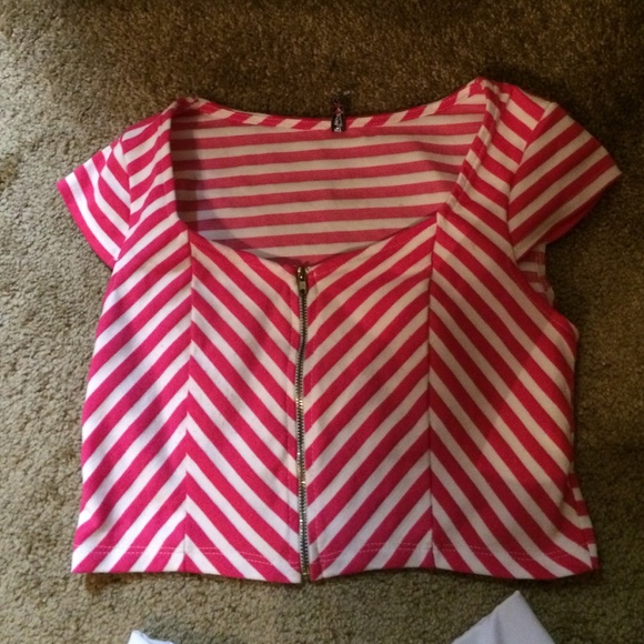 👀BUNDLE DEAL👀 Crop and Skirt - Picture 2 of 3