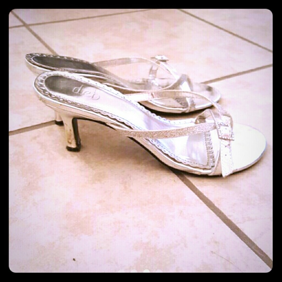 good condition deb heels size 6