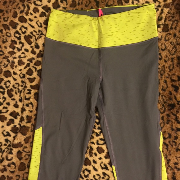 VSX Lime/Gray Knockout Crop ✨💚
