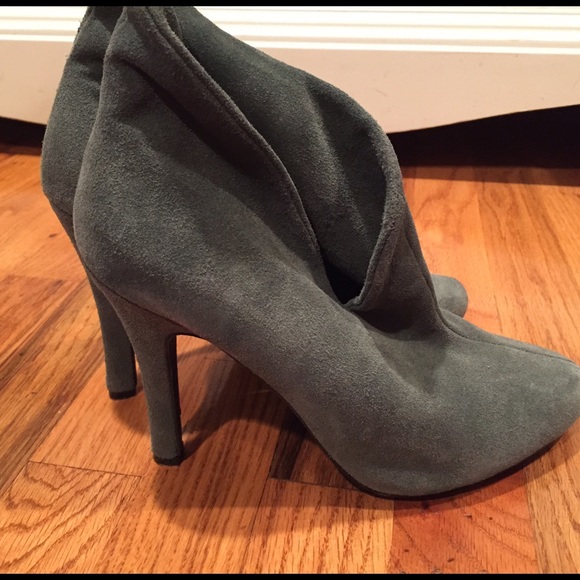 Beautiful grey suede heels