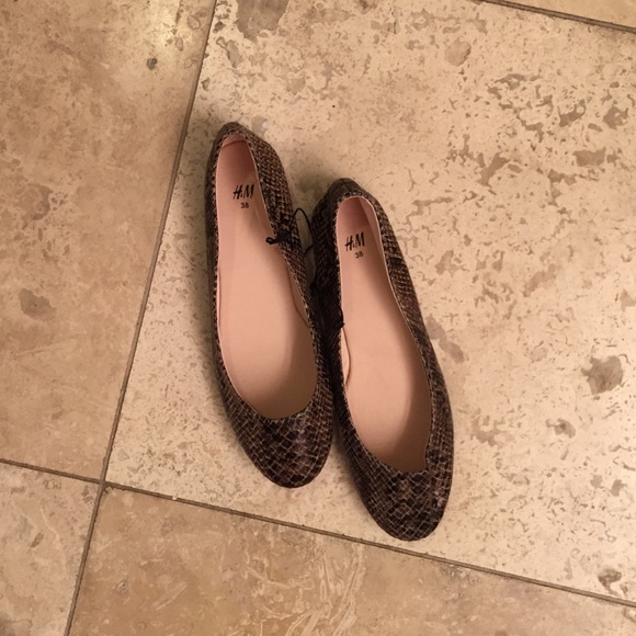 Snake skin ballet flats