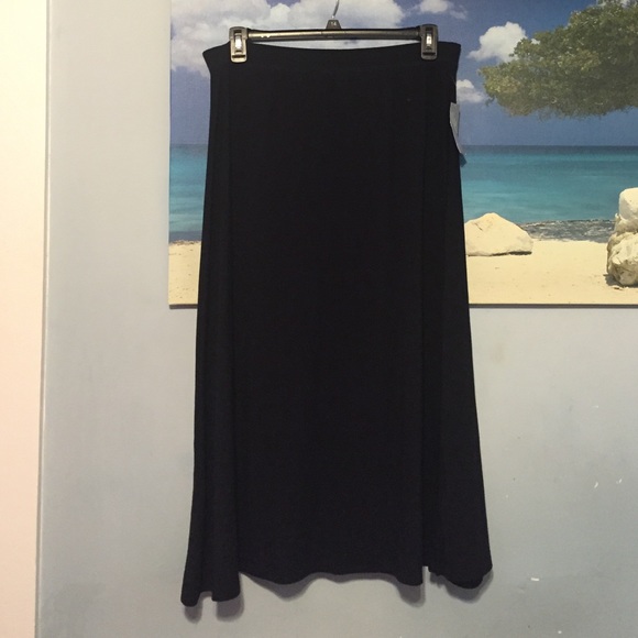 🎉 BRAND NEW MAXI SKIRT 🎉