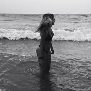 Meet your Posher, Caitlin