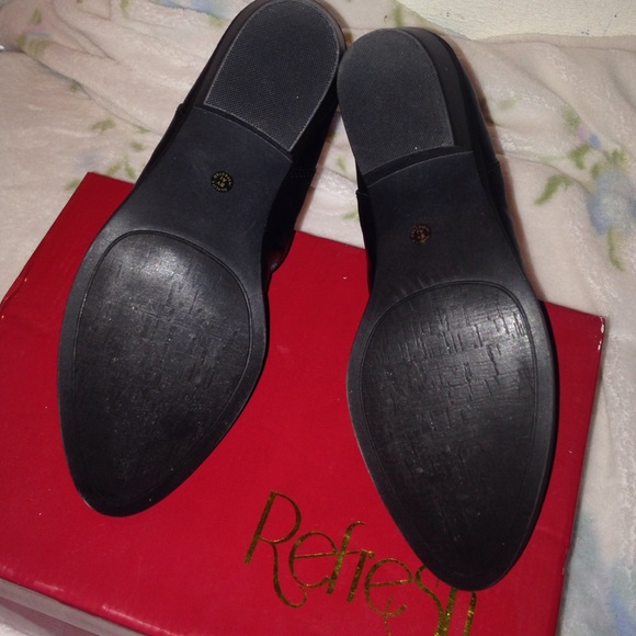 Black Booties/ Ankle boots - Picture 2 of 4