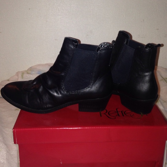 Black Booties/ Ankle boots - Picture 4 of 4