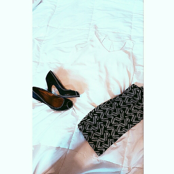B/W tribal print VS PINK leggings